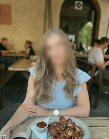 Anna, 32