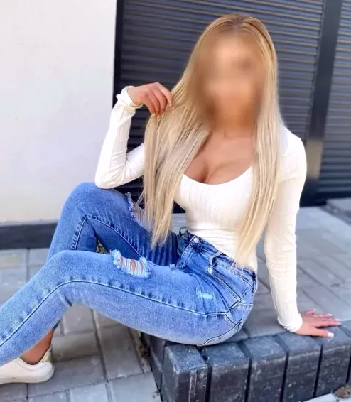 Büsra, 32