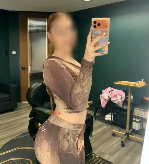 Leyla, 27