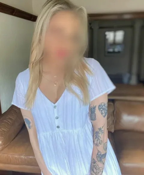 Nicole, 40
