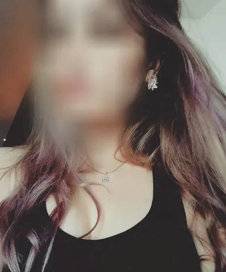 Nina, 32