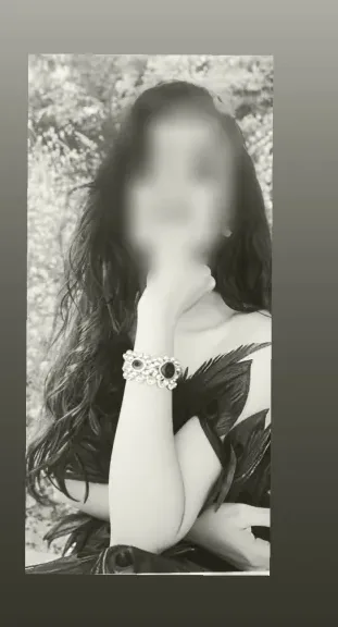 Selina, 28