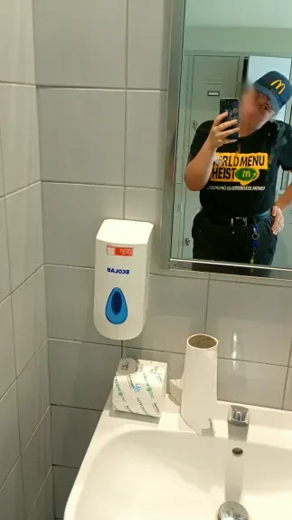 Sophie, 24